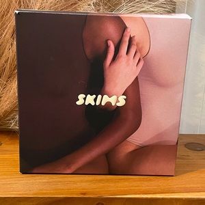 SKIMS BODYSUIT NWT XXS